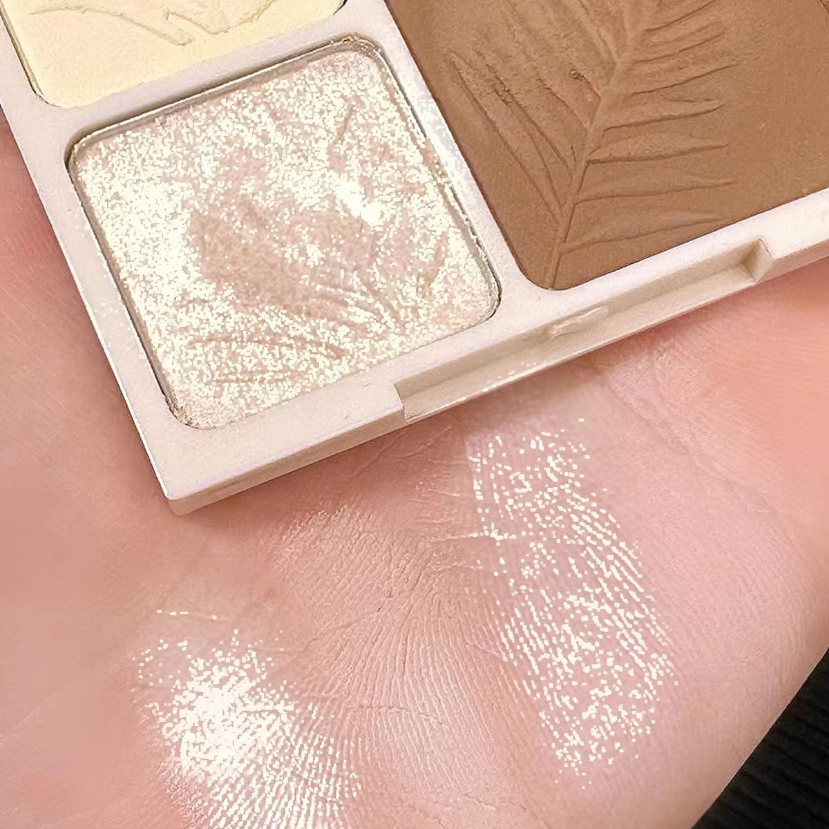 Plaque de retouche quatre coul - Highlighter Bronzer Palette avis et prix