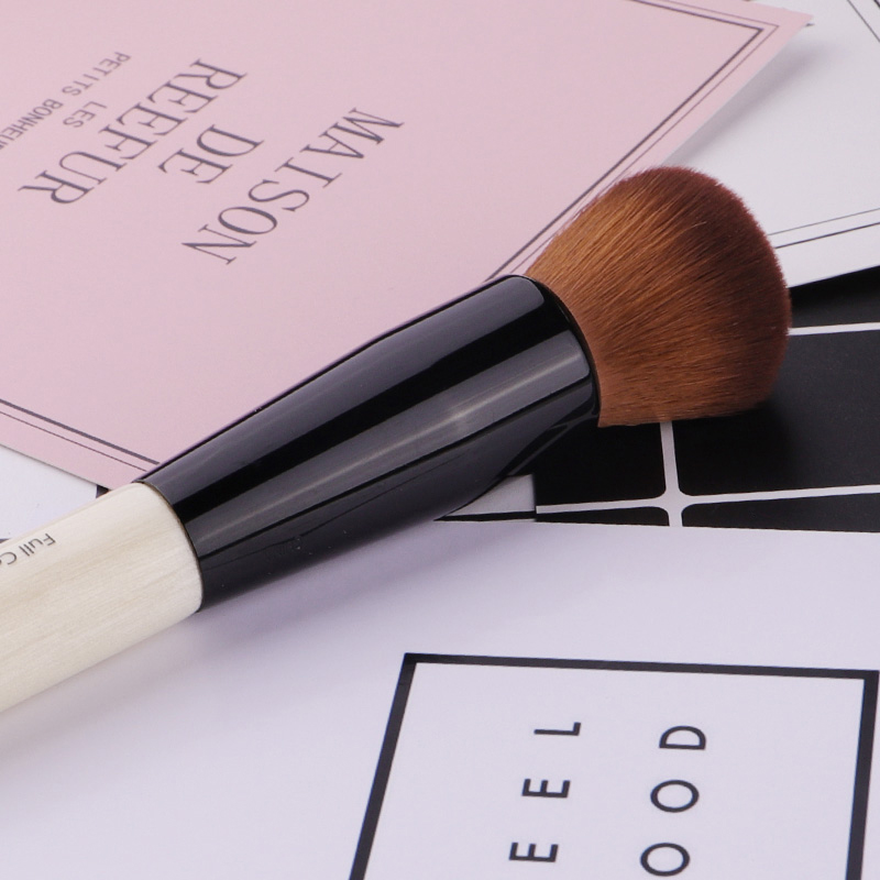 Pinceau de maquillage en poudr - Concealer Full Coverage avis et prix