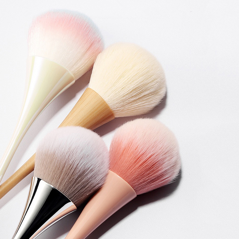 Brosse à ongles en forme de li - Beauty Flower Makeup avis et prix